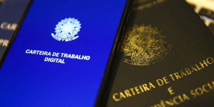 Desemprego cai a 8% no trimestre encerrado em junho, diz IBGE