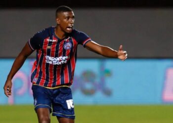 Bahia acerta a compra de Kanu, e zagueiro assina por quatro temporadas