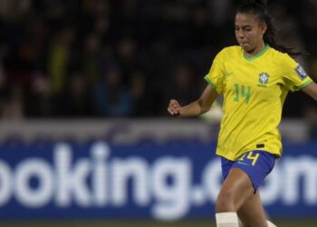 Lauren afirma que espera confronto duro com a França