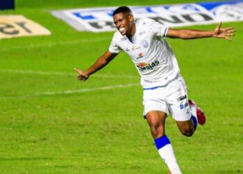 Vitória acerta a contratação do atacante Iury Castilho