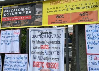 Professores da rede estadual protestam pelo pagamento da Fundef