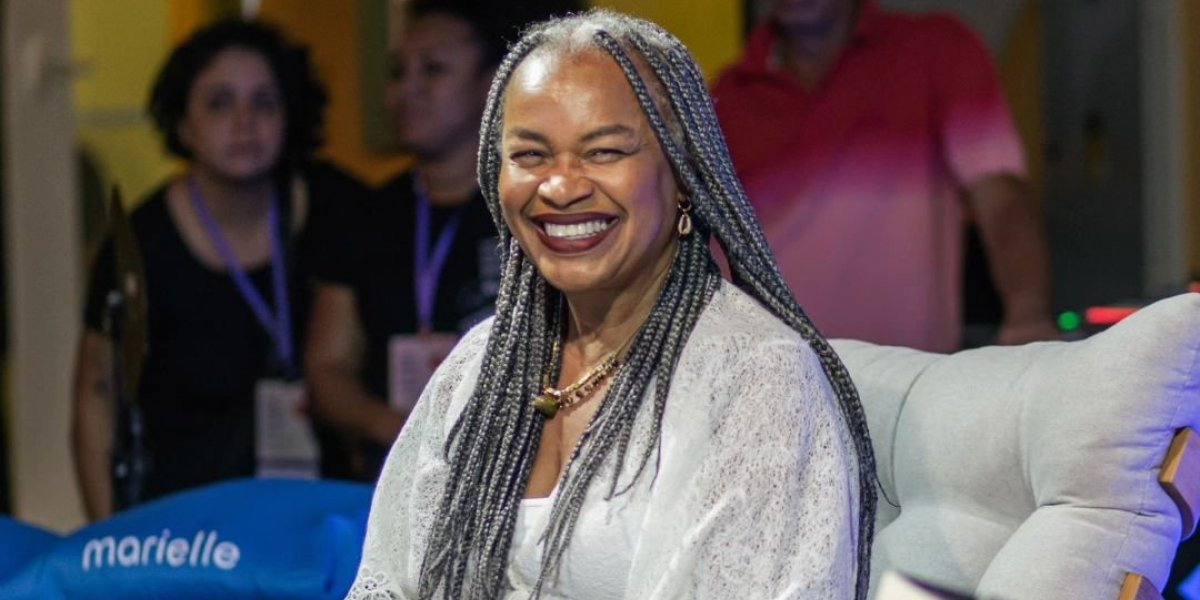 Em livro, Olívia narra trajetória e desafios como mulher preta na política