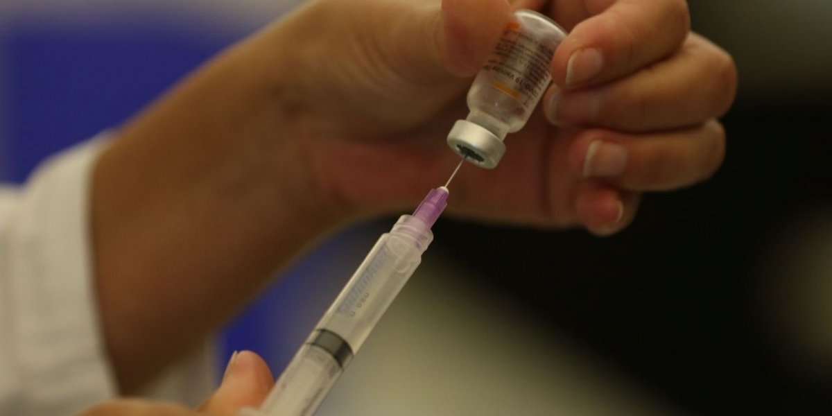 Covid-19: estudo da Uerj mostra segurança de vacina em jovens