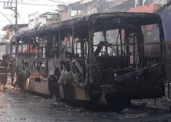 Ônibus é incendiado em São Marcos na manhã desta quarta