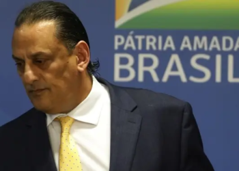 Wassef, pai de Mauro Cid e ex-ajudante de ordens de Bolsonaro são alvos de nova operação da PF