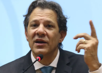 Taxa de juros do cartão de crédito vai “cair muito”, diz Haddad