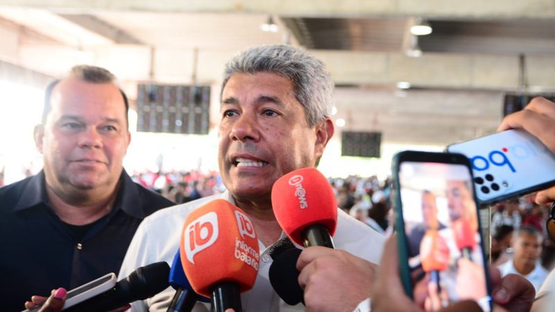 Jerônimo toma atitude para diminuir fila da regulação