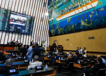 AL-BA realiza palestras sobre aposentadoria e debate sobre a ampliação do aeroporto de Barreiras