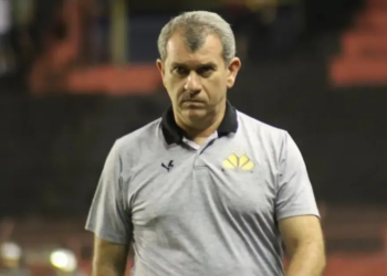 Tencati pede voto de confiança e convoca torcida do Criciúma contra o Vitória: “Fazer uma festa e ganhar em casa”