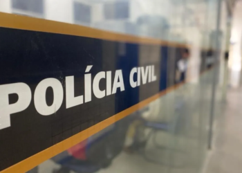 Homem é morto a tiros dentro de barbearia em Itapuã