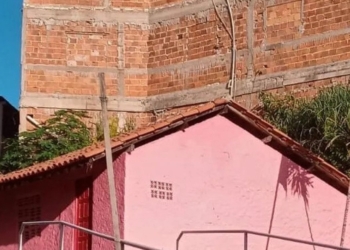 Plano para demolir obra irregular que ameaça terreiro precisa ser apresentado até esta quinta
