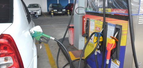 Petrobras reduz preço da gasolina e aumenta o do diesel