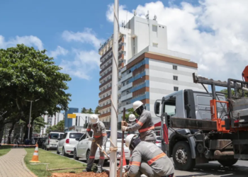 Número de postes danificados cresce em Salvador devido a acidentes de trânsito