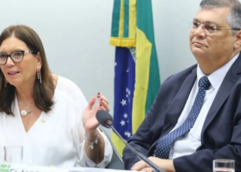 Dino comparece à Câmara e diz que não irá na Comissão de Segurança enquanto deputados continuarem com ataques pessoais