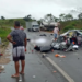 Dois morrem após colisão de carreta com veículo em trecho da BR-101 na Bahia