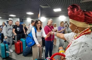Turistas poloneses chegam à Bahia em voo fretado inédito