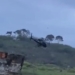 Vídeo mostra momento em que helicópteros da polícia são atingidos por tiros em operação nas favelas