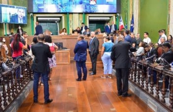 Câmara aprova projeto que beneficia de meia-entrada para professores municipais