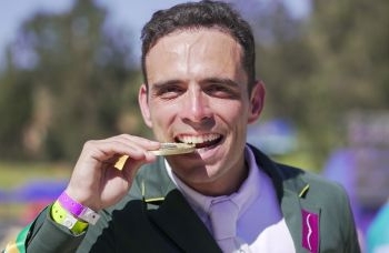 Stephan Barcha conquista ouro no hipismo saltos do Pan