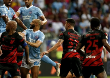 “Raudinei às avessas”: gols sofridos no fim dentro da Fonte destroçam o Bahia no Brasileirão