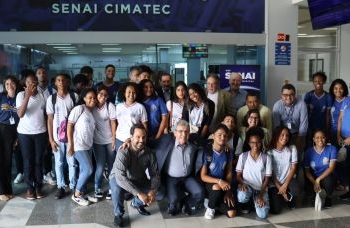 Alunos do Colégio Rotary visitam o Senai Cimatec