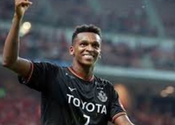 Jô quebra silêncio após irmã acusar jogador de cortar pensão dos pais