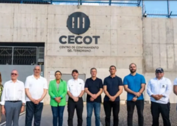 Câmara gasta R$ 100 mil com caravana bolsonarista a país autoritário, diz colunista