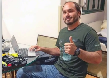 Polícia Federal apreende computador da Abin com Carlos Bolsonaro