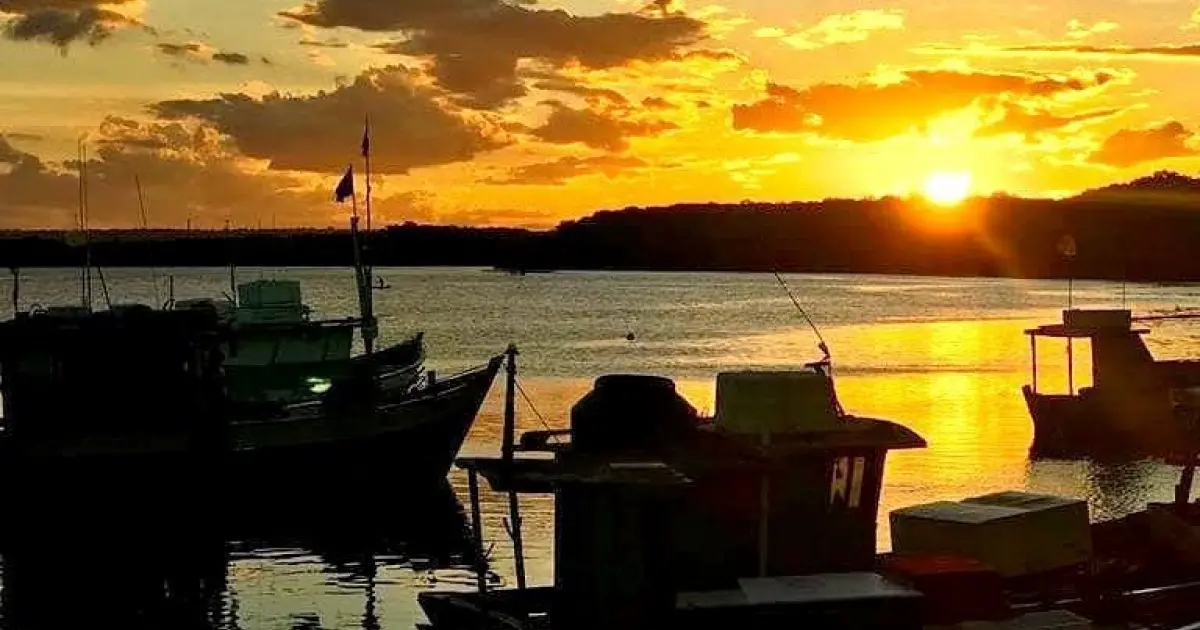 Traficantes pulam em rio após tiroteio com a polícia no interior da Bahia