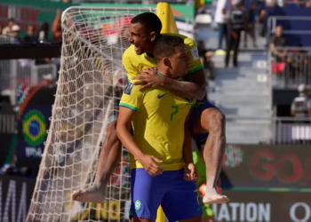 Brasil goleia Japão e vai à semifinal do Mundial de Beach Soccer