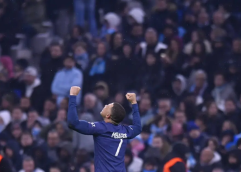 Mbappé avisa ao PSG que vai deixar o clube ao fim da temporada, diz jornalista