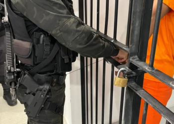 Homem apontado como liderança do tráfico de drogas na Bahia é transferido para Presídio Federal de Segurança Máxima