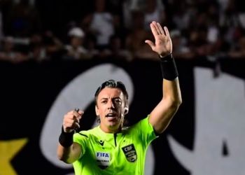 CBF escolhe Raphael Claus para apitar o Ba-Vi deste domingo (21)