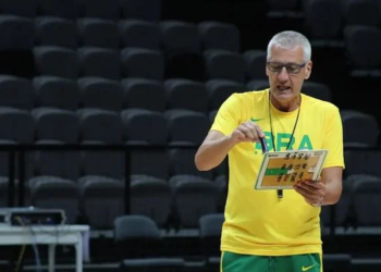 Petrovic retorna à seleção brasileira de basquete e traz reforço da NBA para comissão