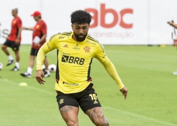 Gabigol assume erro, pede desculpas e esclarece uso da camisa do Corinthians