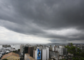 Alerta em Salvador: Chuvas podem atingir 90% no domingo