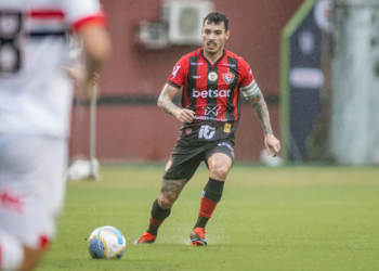 “As vitórias começarão a vir”, afirma Zeca em comunicado de saída