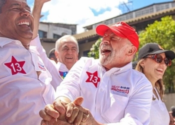 Governador e Presidente Lula em Teixeira de Freitas para inauguração hospitalar