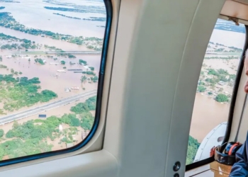 Lula e comitiva sobrevoam áreas atingidas por enchentes no Rio Grande do Sul