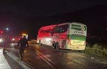 Quatro pessoas morrem em acidente de ônibus na BR 101