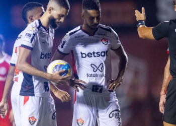 Autor de gol decisivo, Wagner Leonardo exalta elenco do Vitória: “Vamos guerrear”