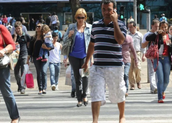 Desemprego recua para 7,1%, o menor do trimestre desde 2014