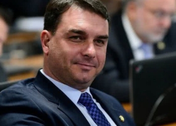 Flávio Bolsonaro diz que o Brasil deva se chamar “Taxxadiqstão”