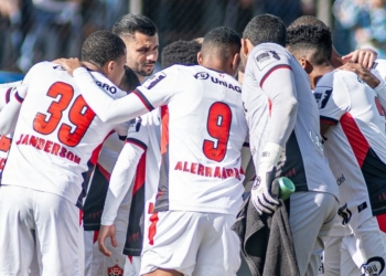 Vitória x Flamengo: onde assistir, arbitragem e prováveis escalações