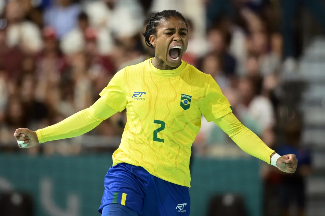 Na estreia do handebol feminino, Seleção Brasileira atropela a Espanha