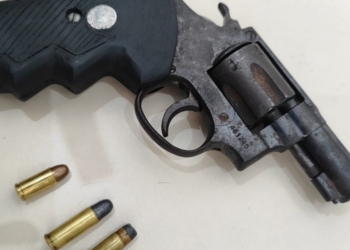 Homem armado é flagrado e detido em Lauro de Freitas