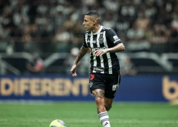 Craque do galo é cortado de jogo contra o Vitória por lesão; saiba quem