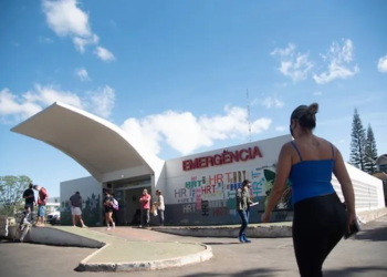 Homem é espancado por estar acompanhado de uma transexual