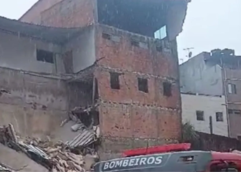 Prédio desaba em Alto de Coutos, Subúrbio de Salvador