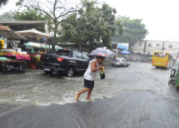 Salvador registra ocorrências de desabamentos devido a forte chuva